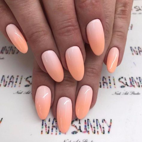 Coral Ombre Nails, Coral Nail Polish, Unghie Sfumate, Coral Nails, Glittery Nails, Manicure Gel, Her Nails, Ombre Nail Designs, Gradient Nails