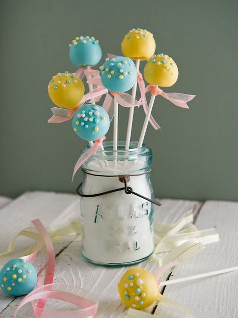 Cake Pop Display! This would be cute at a shower Cake Pop Display, Cake Pop Holder, Cake Pop Bouquet, Easter Cake Pops, Cake Pop Displays, Cake Pop Designs, Pop Cupcakes, 16th Anniversary, Cupcakes Decorados