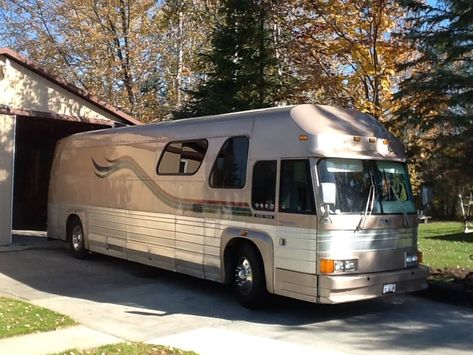 It has a V-871 Detroit Diesel and a 3-speed Allison automatic with overdrive. This bus is priced at $36,500 OBO and is located in Houghton Lake, MI. To learn more about this bus, to see more photos, or to ask questions, click on the link below. https://www.busconversionmagazine.com/bus_classifieds/1966-gmc-4107/ Busses For Sale, Bus Conversion For Sale, Tiny Home For Sale, Bus Conversions, Buses For Sale, Luxury Bus, Detroit Diesel, Motor Homes, Bus Conversion