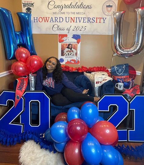 Jayna on Instagram: “💙❤️ • With being accepted into all the schools I applied and receiving over 210k in scholarships, I am very proud to say I choose to…” Decision Day Ideas, Hbcu Life, Decision Day, College Decision, Trunk Party, Dream Goals, Howard University, Banner Ideas, Future Life