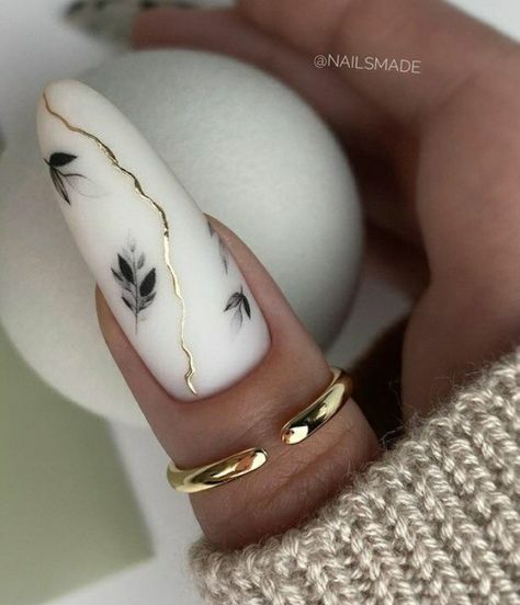 White Nails With Gold, Milky Nails, Simple Acrylic Nails, Casual Nails, Work Nails, Sparkle Nails, Trendy Nail Design, Nail Length, Oval Nails