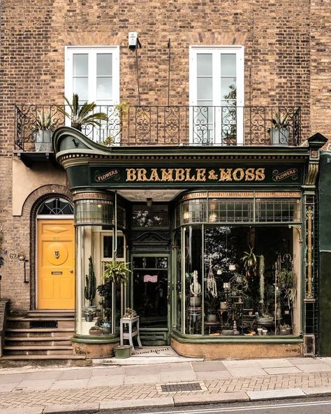 Cafe Exterior, Bookstore Cafe, Book Bar, Book Cafe, Cute Cafe, Shop Fronts, Beautiful Streets, Cafe Interior Design, City Aesthetic