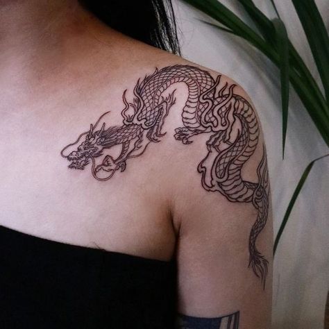 Dragon Tattoo Around Arm, Traditional Tattoo Dragon, Dragon Tattoo Shoulder, Arm Wrap Tattoo, Ink Tattoo Design, Red Tattoo Ideas, Red Ink Tattoo, Girl Neck Tattoos, Red Tattoo