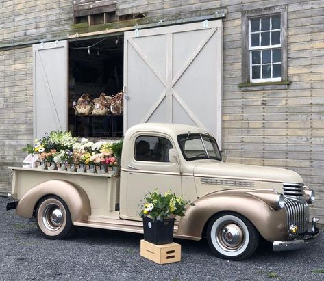 Antique Flower Truck on Instagram: "It was a beautiful day today at The Barn Pop-Up. We’ll be there again same time tomorrow. 11am - 6pm. 11018 Springhetti Rd Snohomish, WA 98296🌷 . . . . . #themaplehouseco #prettyflowerfarm #flowertruck #flower #restomod #chevrolet #1946 #classiccar #pickuptruck #antique #vintage #happy #snohomish #local #localbusiness #washington #antiqueflowertruck #togetherlakestevens #snohomishstrong #snohomishcounty #popupevent #winterpopup #flowers #shopsmall #shop #pnw Vintage Flower Truck, Vintage Truck Wedding, Farm Market Ideas, Willow Flower, Lavender Spa, Flower Truck, Pop Up Event, Farm Stand, Vintage Truck