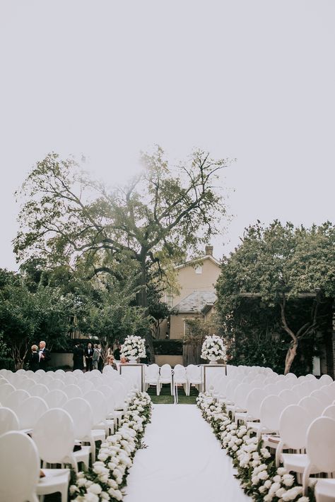 Enchanted Florist | Black Tie Garden Luxe at East Ivy Mansion | All-White Wedding Flowers by Enchanted Florist - Teale Photography Greenery Wedding Bouquet, Mumu Wedding, Black And White Wedding Theme, White Wedding Decorations, Enchanted Florist, White Wedding Theme, All White Wedding, White Wedding Bouquets, Black White Wedding