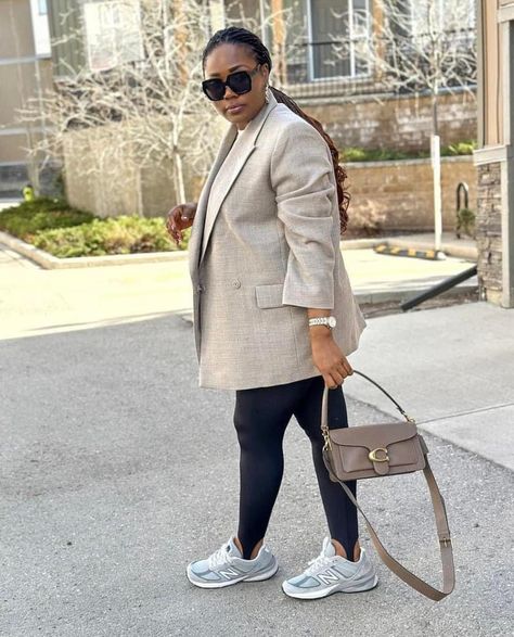 Sneaker And Blazer Outfit Black Women, Blazer With Sneakers Women Black Women, Blazer New Balance Outfit, Super Casual Work Outfits Summer, Oversized Casual Blazer For Work, Oversized Blazer For Business Casual, Blazer And Leggings Outfit, Blazer And Leggings, Clinical Outfits