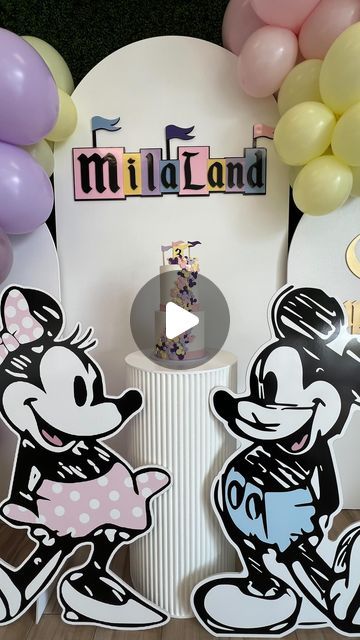 Disneyland Pinata, Retro Disneyland Party, Disneyland Baby Shower Theme, Disney World Party, Vintage Disneyland Birthday Party, Cake And Sweets, Disneyland Birthday, Disney Birthday Party, World Party