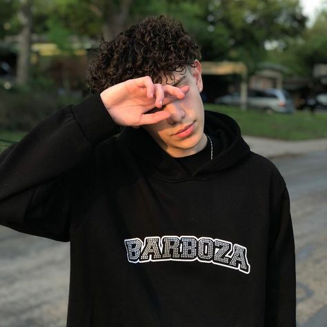 Julian Barboza, Fade Haircut Curly Hair, Curly Hair Fade, Men Haircut Curly Hair, Light Skin Men, Wavy Hair Men, Curly Hair Photos, Men Hair Color, Boys With Curly Hair