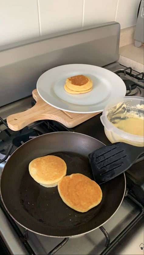 Breakfast Fake Story, Pancakes Pictures, Pancake Pictures, Vi Keeland, How To Cook Pancakes, Pancake Recipe Easy, Sunrise Pictures, Pancake Day, The Invitation