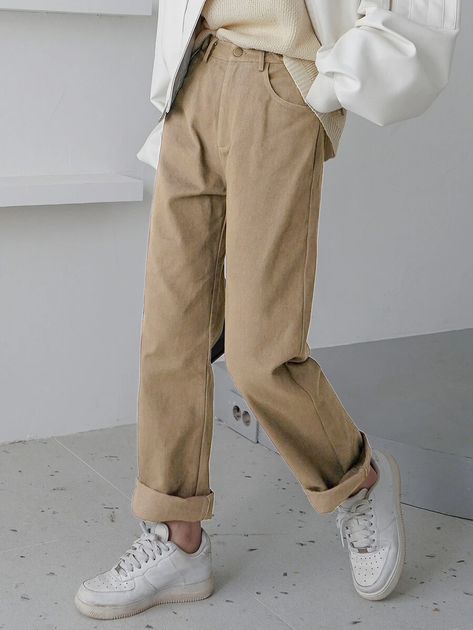 Women Khaki Pants Outfit, Cotton Pants Outfit, Trouser Pants Outfits, Khaki Pants Outfit, Khakis Outfit, Pants Outfit Ideas, Loose Pants Outfit, Khaki Pants Women, Cotton Pants Women