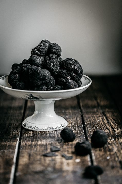 Black Truffles, Photography Food Styling, Wine Pairings, Beautiful Food Photography, Black Food, Truffle Recipe, Entertaining Friends, Black Truffle, Photography Food