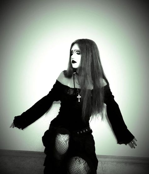 Gothcore Aesthetic Outfit, Tradgoth Aesthetic, Nugoth Outfits, Goth Person, Goth Girl Outfits, Goth Girl Aesthetic, Tumblr Goth, Outfits Gothic, Girly Goth