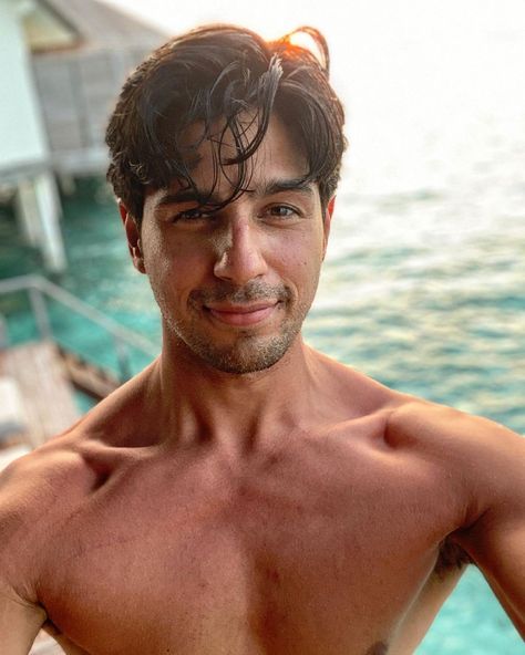 Siddarth Malhotra, Siddharth Malhotra, Husband Appreciation, Sidharth Malhotra, Doodle Images, Boy Best Friend, Movie Reviews, Without Makeup, Bollywood Actors