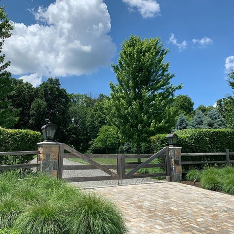 Driveway Entrance Landscaping, Farm Entrance, Home Entry, Driveway Entrance, Farm Gate, Driveway Design, Driveway Landscaping, Dream Life House, Stone Columns