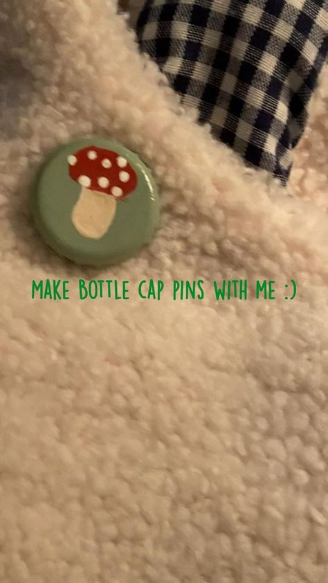 Arts And Crafts Ideas Aesthetic, How To Make A Pin For Your Backpack, Pin Diy Button, What To Make With Bottle Caps, Diy Pins Buttons How To Make, Craft With Bottle Caps, Painted Pins Diy, Cute Diy Pins, Pronoun Pins Diy