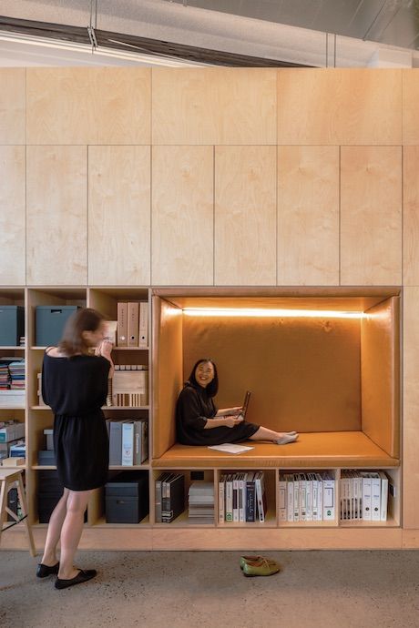 To enable movement and choice across the office, the studio offers a variety of workplace settings. Image courtesy of Brett Boardman. Commercial And Office Architecture, Bench Seats, Interior Design Awards, Australian Architecture, Workplace Design, Library Design, Design Del Prodotto, Design District, Coworking Space