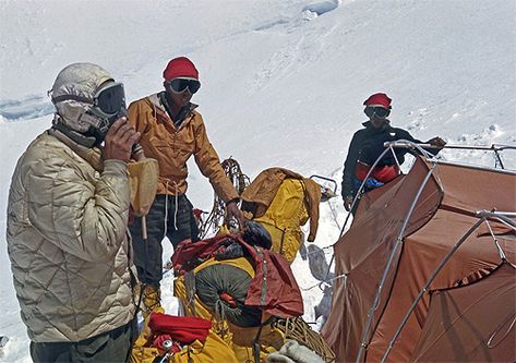 Expedition Gear, Monte Everest, Mountaineering Equipment, Himalayas Mountain, Oxygen Mask, Mt Everest, Studio Shots, Mountaineering Gear, Mountain Style