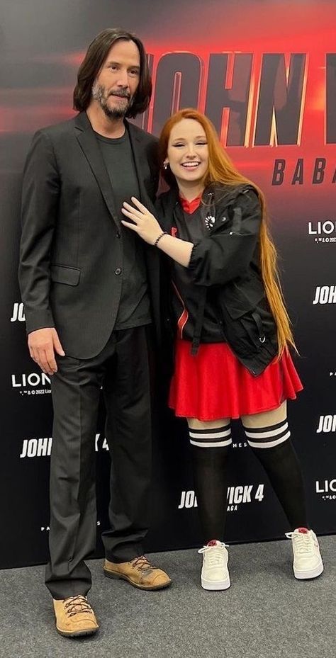 Keanu Reeves Pictures With Fans, Keanu Reeves Sister, Keanu Reeves Beard, Jennifer Syme, Keanu Reeves News, Red Quinceanera Ideas, Keano Reeves, Keanu Reeves Pictures, Jonathan Bennett