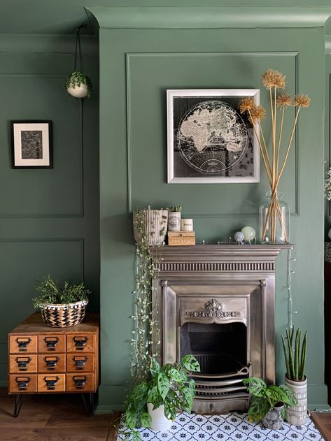 Diy Wall Treatments, Fireplace Feature Wall, Victorian Bedroom, Victorian Fireplace, Victorian Wall, Modern Victorian, Living Room Green, Green Rooms, Fireplace Wall