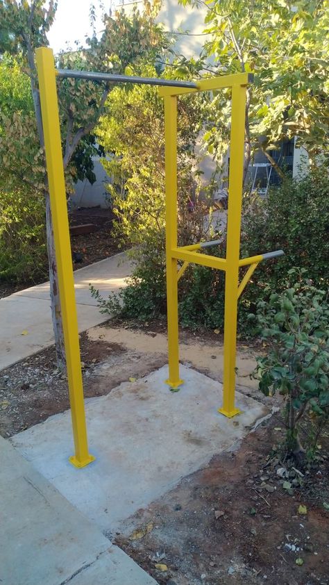 parellels and horizental bars Diy Outdoor Workout Area, Home Gum, Home Made Gym, Home Gym Basement, Backyard Gym, Diy Gym Equipment, Best Gym Workout, Diy Home Gym, Diy Gym