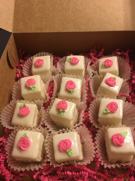 Hot pink petit fours Heart Petit Fours, Petit Fours Aesthetic, Petite Four Cakes, Pink Petit Fours, Mini Square Cakes, Petit Four Recipes, Petite Fours, Cute Bakery, Retro Sweets