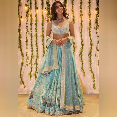 भारतीय दुल्हन संबंधी, डिजाइनर कपड़े, Satin Lehenga, Sabyasachi Lehenga, Indian Outfits Lehenga, Nikkah Dress, Anamika Khanna, Lehnga Dress, Anita Dongre