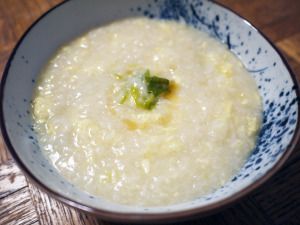 Rice Porridge Japanese Rice Dishes, Jamaican Rice, Breakfast Rice, Bowl Of Rice, Japanese Breakfast, Breakfast Porridge, Porridge Recipes, Rice Porridge, Feeling Under The Weather