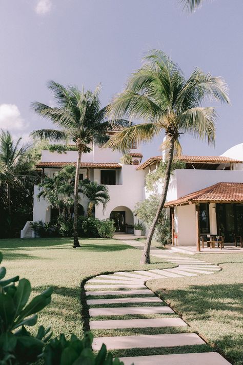 Cancun House, Mediterranean Architecture, Cancun Mexico, House Outside Design, Spanish House, Cancun, Beautiful Space, New Homes, Exterior