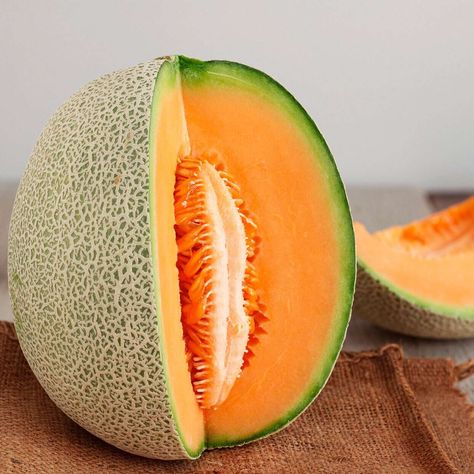 Cantaloupe Seeds, Cantaloupe Juice, Food Spoilage, Cut Watermelon, Garden Types, Watermelon Recipes, Can Dogs Eat, Summer Refreshments, Fruit Platter