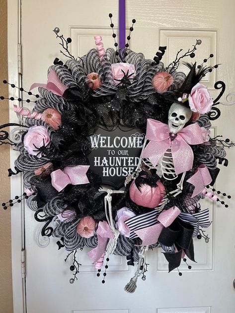 Pink Halloween Wreaths & Garlands, Pink Black And White Halloween Decor, Pink And Black Halloween Wreath, Pink Black Halloween Decor, Pink And Black Wreath, Pastel Halloween Wreath, Pink Halloween Wreath, Gothic Wreaths, Pink And Black Halloween Decor