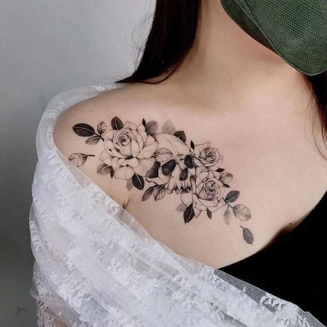 Tattoo With Skull, Pretty Skull Tattoos, Floral Skull Tattoos, Feminine Shoulder Tattoos, Skull Tattoo Flowers, Feminine Skull Tattoos, Skull Rose Tattoos, Tattoo Artist Tattoo, Floral Tattoos