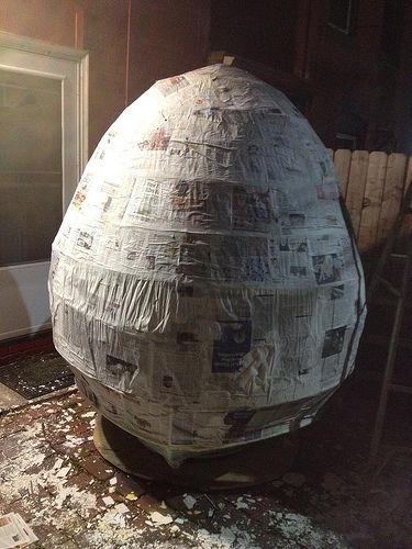 Easter Yard Decorations Diy, Totoro Diy, Big Easter Eggs, Giant Easter Eggs, Egg Costume, Diy Yard Decor, Paper Mache Eggs, Giant Dinosaur, Easter Craft Decorations