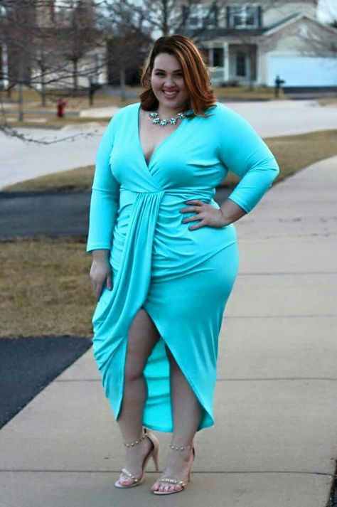 Sultry Sarah Rae swathed in a sweet blue. Sarah Rae, Emma Willis, Beauty Dress, Plus Size Beauty, Well Dressed, Formal Wear, Fashion Ideas, Plus Size Fashion, Fashion Models