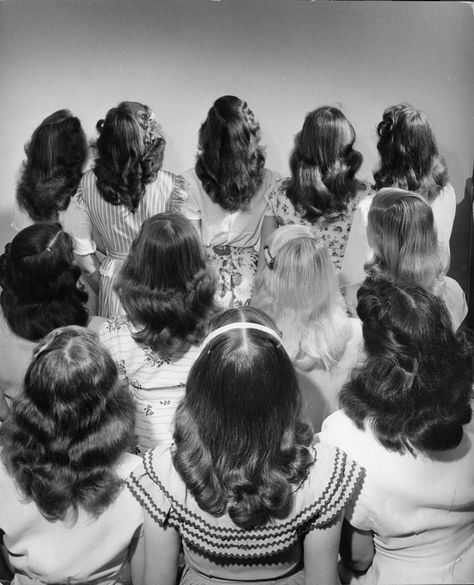 <b>Take a look inside the bizarre and beautiful world of <i>Life Magazine</i> photographer Nina Leen, aka "The Lenslady."</b> Nina Leen, 40s Hairstyles, 1950s Hairstyles, 1940s Hairstyles, Behind Blue Eyes, Retro Waves, Braid Hairstyles, Retro Hairstyles, Vintage Life