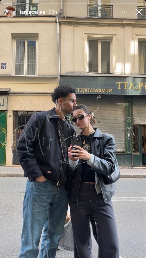 Street Style Couple Aesthetic, Pose Guide, Romantic Poses, Shooting Couple, Cute Engagement Photos, Couple Fits, Couple Picture, Couple Pose, Me And Bae