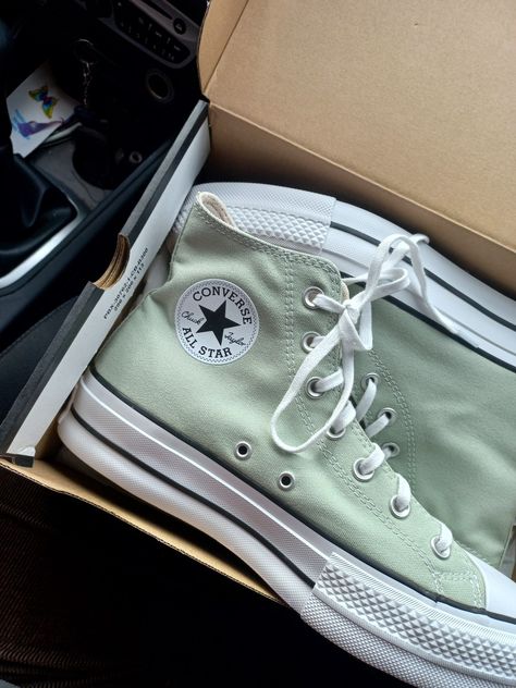 Sage Green Converse Aesthetic, Pastel Green Converse, Light Green Converse Outfit, Green Converse Outfit Aesthetic, Best Converse Colors, Green Converse Aesthetic, Sage Green Shoes, Platforms Converse, Light Green Converse