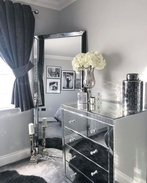 Glam Chic Bedroom, Winter Sunshine, Silver Bedroom, Luxe Bedroom, Luxury Room Bedroom, Instagram Add, Modern Luxury Bedroom, Bedroom Deco, Pinterest Room Decor