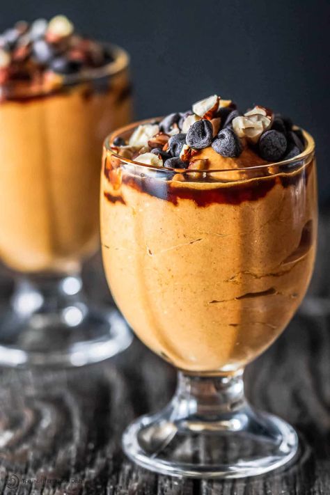 Medetterian Diet, Pumpkin Parfait Healthy, Easy Parfait Recipes, Pumpkin Parfaits, Greek Yogurt Parfait Recipes, Pumpkin Pie Parfait, Pumpkin Greek Yogurt, Parfait Healthy, December Meals