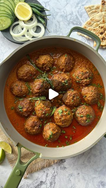 Zubda Malik on Instagram: "KOFTA CURRY (Eid Ul Adha Special)   Kofta curry is a popular and flavorful dish in South Asian cuisine, made with delicious meatballs cooked in a rich and aromatic gravy. The succulent koftas are made with a blend of minced meat and fragrant spices, while the creamy gravy is infused with a mix of onions, tomatoes, and yogurt. This dish is perfect for special occasions or as a comforting meal on a cozy night in. The combination of tender koftas and flavorful gravy makes this dish a crowd-pleaser that will surely impress your family and friends.  Ingredients:  For Koftas: - 1 & 1/2 kg mince (lamb/mutton/beef) - 1 large onion - 2-3 green chillies - 2 inches ginger - 4-5 cloves garlic - 1 & 1/2 tsp salt - 1 tsp chilli flakes - 1 tsp garam masala - 1/2 tsp turmeric - Beef Kofta Curry Recipe, Mutton Kofta Recipe, Minced Lamb Recipes, Pakistani Kofta Recipe, Kofta Recipe Beef, Beef Kofta Recipe, Indian Meatballs, Onion Paste, Kofta Curry Recipe