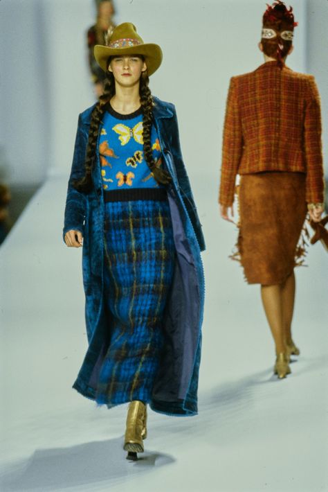 Anna Sui Fall 1998 Ready-to-Wear Collection | Vogue Folkloric Dress, Vintage Runway Fashion, Paul Gaultier Spring, Vintage Runway, 20th Century Fashion, Anna Sui, Runway Looks, Fashion Show Collection, Historical Fashion