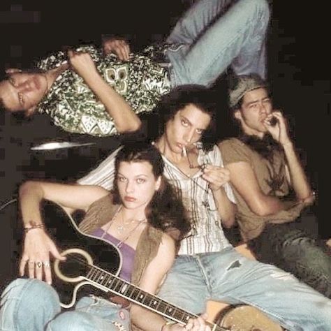 Dazed And Confused Movie, High School Movies, 70s Aesthetic, 90s Movies, Hippie Life, Dazed And Confused, Milla Jovovich, I'm With The Band, Stil Inspiration