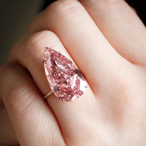 Inexpensive Jewelry, Pink Diamond Ring, Pink Jewelry, Jewelry Armoire, Fabulous Jewelry, Precious Jewelry, Architectural Digest, Pink Diamond, High Jewelry