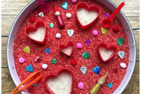 Valentines Tuff Tray Ideas, Valentines Tuff Tray, Tuff Tray Ideas Toddlers, Messy Play Activities, Valentine Sensory, Toddler Valentine Crafts, Valentines Activities, Eyfs Ideas, Tuff Tray Ideas