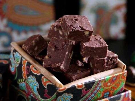 Creamy Chocolate Fudge, Best Fudge Recipe, How To Make Fudge, Peppermint Fudge, Fudge Recipes Chocolate, Fudge Easy, Marshmallow Creme, Fudge Recipe, Creamy Chocolate