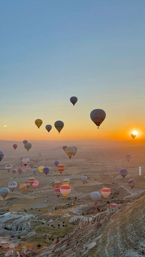 Plane Hacks, Air Balloon Festival, Travel Turkey, Hot Air Balloon Festival, Travel Inspiration Destinations, Fairy Queen, Turkey Travel, Hot Air Balloons, Air Balloons