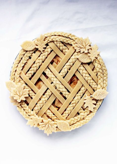 Decorative pie crust tips | King Arthur Flour Fancy Pies, Pie Crust Art, Beautiful Pie Crusts, Decorative Pie Crust, Crust Designs, Pie Crust Designs, Pie Art, Pies Art, Holiday Pies