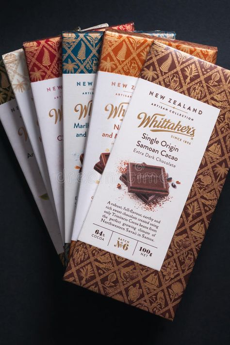 Chocolate Label, Artisanal Chocolate, Traditional Packaging Design, Chocolate Wrapper Design, Chocolate Packaging Ideas, Chocolate Business Ideas, Chocolate School, Chocolate Bar Design, Bakery Packaging Design