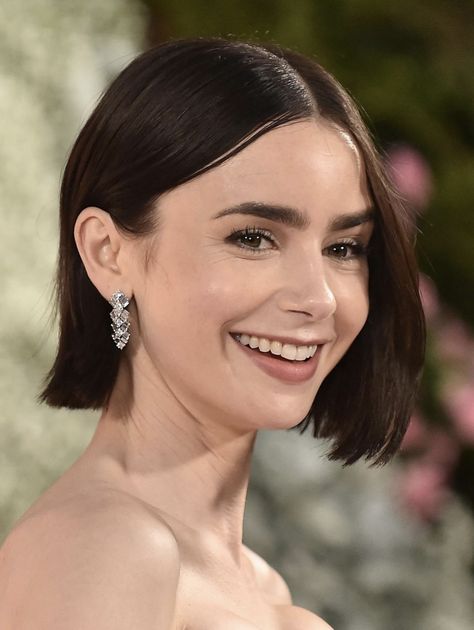 Lily Collins Bob Haircut, Lilly Collins Hair Bob, Lily Collins Hair Short, Lily Collins Makeup, Lily Collins Short Hair, Lily Collins Hair, Blonde Bobs, Lily Collins, Short Bob Hairstyles