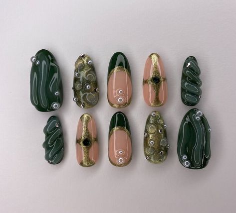 Lush green sparkle press-on nails, meticulously handcrafted. These stunning nails feature a gorgeous forest green color paired with a cat eye light green sparkle polish. Grunge Nail Art, Forest Nails, Green Press On Nails, Historical Recipes, Stunning Nails, Nails 3d, Green Nail Designs, Grunge Nails, 3d Hand