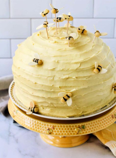 Round Birthday Cake Ideas, Beehive Cake, Egg White Cups, Round Birthday Cakes, Cake Decorating Turntable, Swiss Buttercream, Bee Cakes, Creamed Honey, Yellow Foods